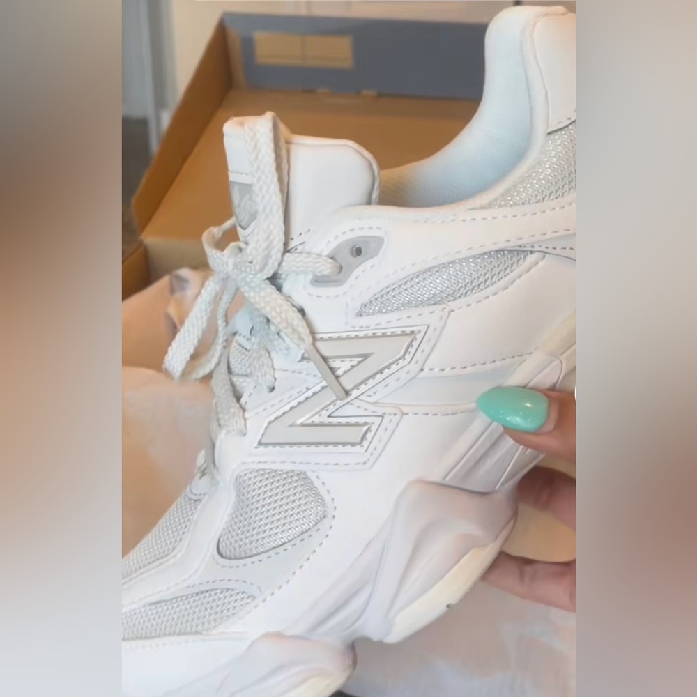 RARE & NEW NWT - New Balance 9060 in Reflection - Picture 5 of 13